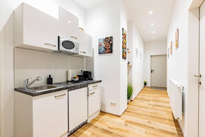 Budget Rooms West With Shared Kitchen Vienna Exterior photo